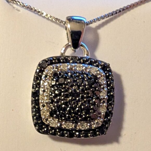 BLACK & WHITE DIAMOND RING & PENDANT - Picture 3 of 6
